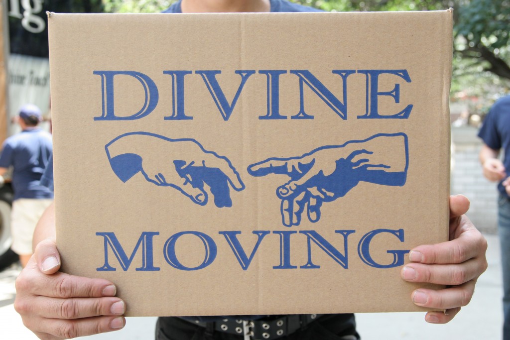NYC Movers - man holding a moving box