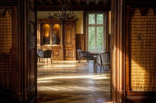a spacious room