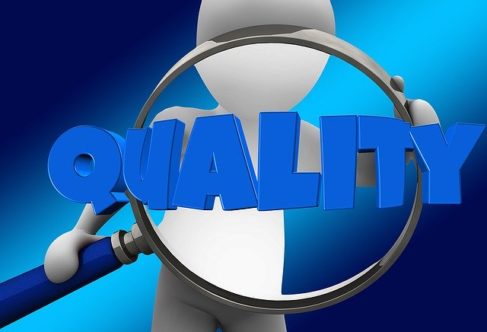 reviewing a moving company online for quality