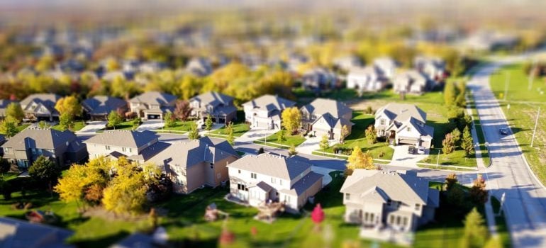 houses representing suburban living in Long Island