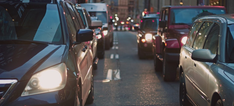 A lot of cars are creating a traffic jam