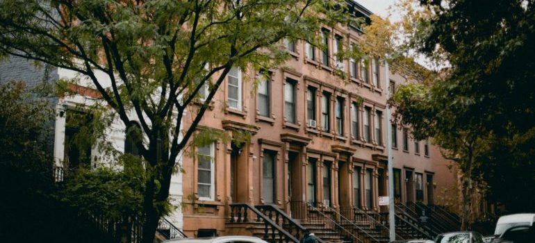 a building in Harlem, one of the NYC neighborhoods preferred by newcomers